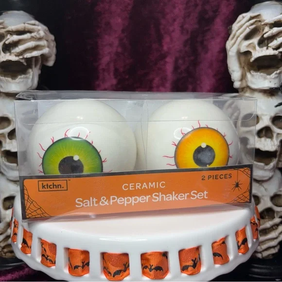 Halloween Spooky Season Green Yellow Ceramic Eyeball Salt & Pepper Shaker Set - Picture 12 of 12